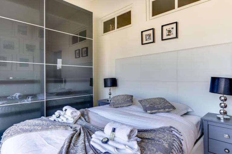 Guestready - Appartement Terrasse Vue Tour Eiffel パリ エクステリア 写真