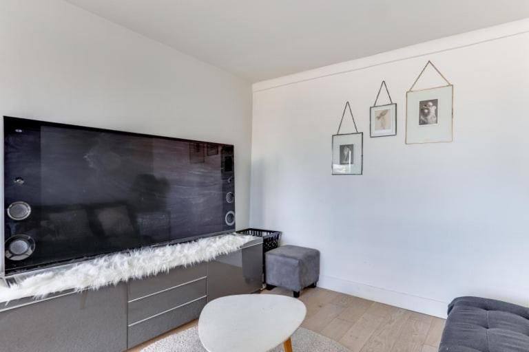 Guestready - Appartement Terrasse Vue Tour Eiffel パリ エクステリア 写真
